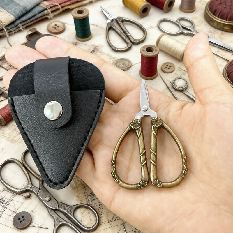 Leather Work In Art - ミニヴィンテージはさみ ステンレス製 DIY縫製アクセサリー アートワーク 刺繍工芸用はさみ PUレザーシース付き