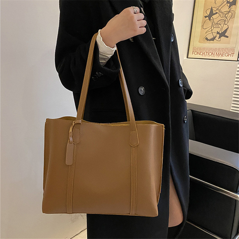 クラシックな黒のフェイクレザートートバッグ、大容量ハンドバッ - Leather Work Handbags のレビューと価格