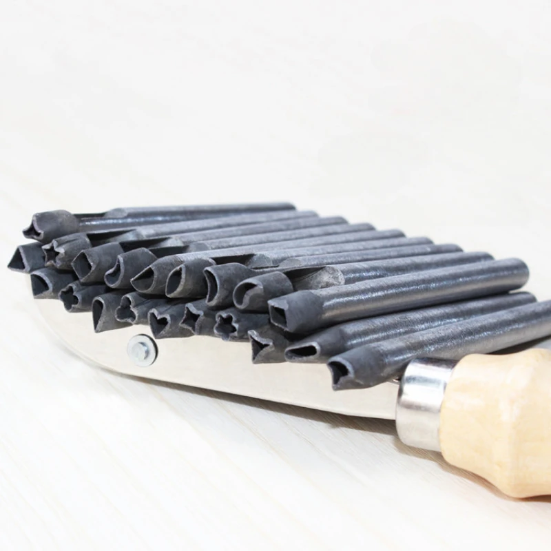 20個入り 5mm 鉄製 不規則な花型パンチ レザーフラワー - Leatherwork Flowers のレビューと価格