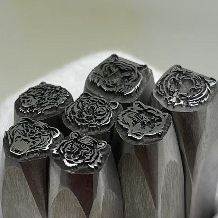 タイガーヘッドデザインメタルパンチジュエリースタンピングツー - Leatherwork Punch のレビューと価格