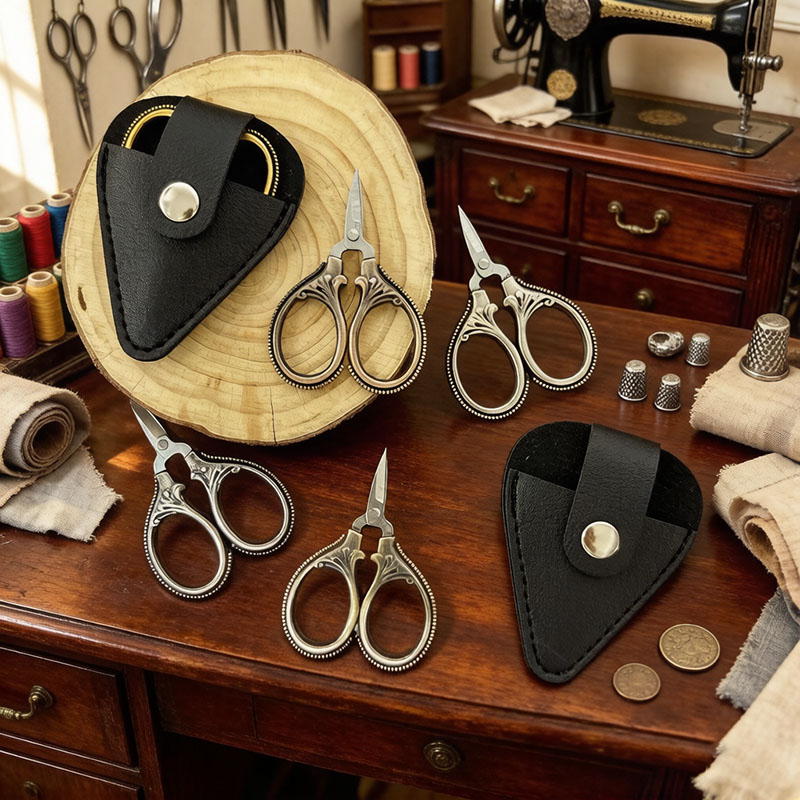 ミニヴィンテージはさみ PUレザーカバー付き ステンレス製  - Leather Work In Art のレビューと価格