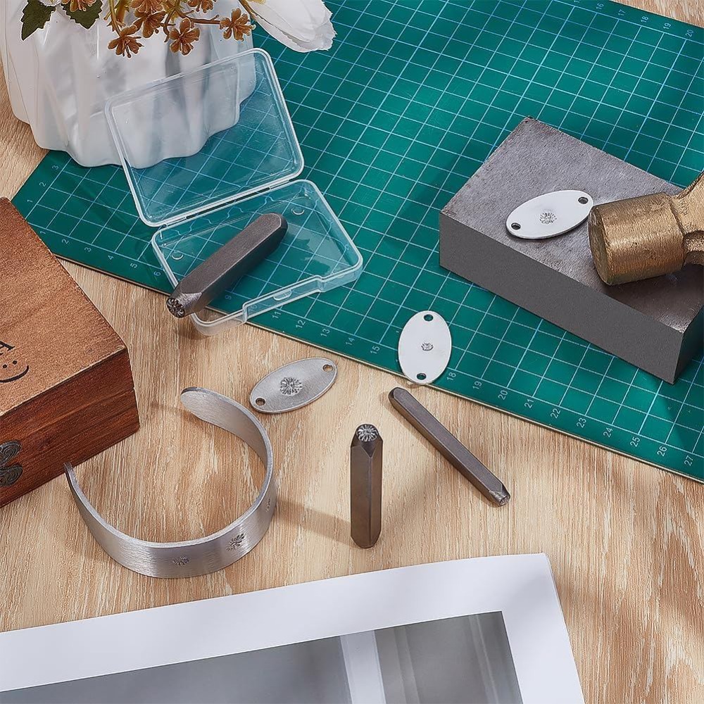 3個入りメタルパンチスタンプ ハートメタルデザインスタンプ  - Leather Work In Art のレビューと価格